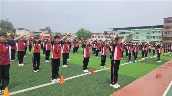 临颍县北街学校举办一至五年级大课间评比活动