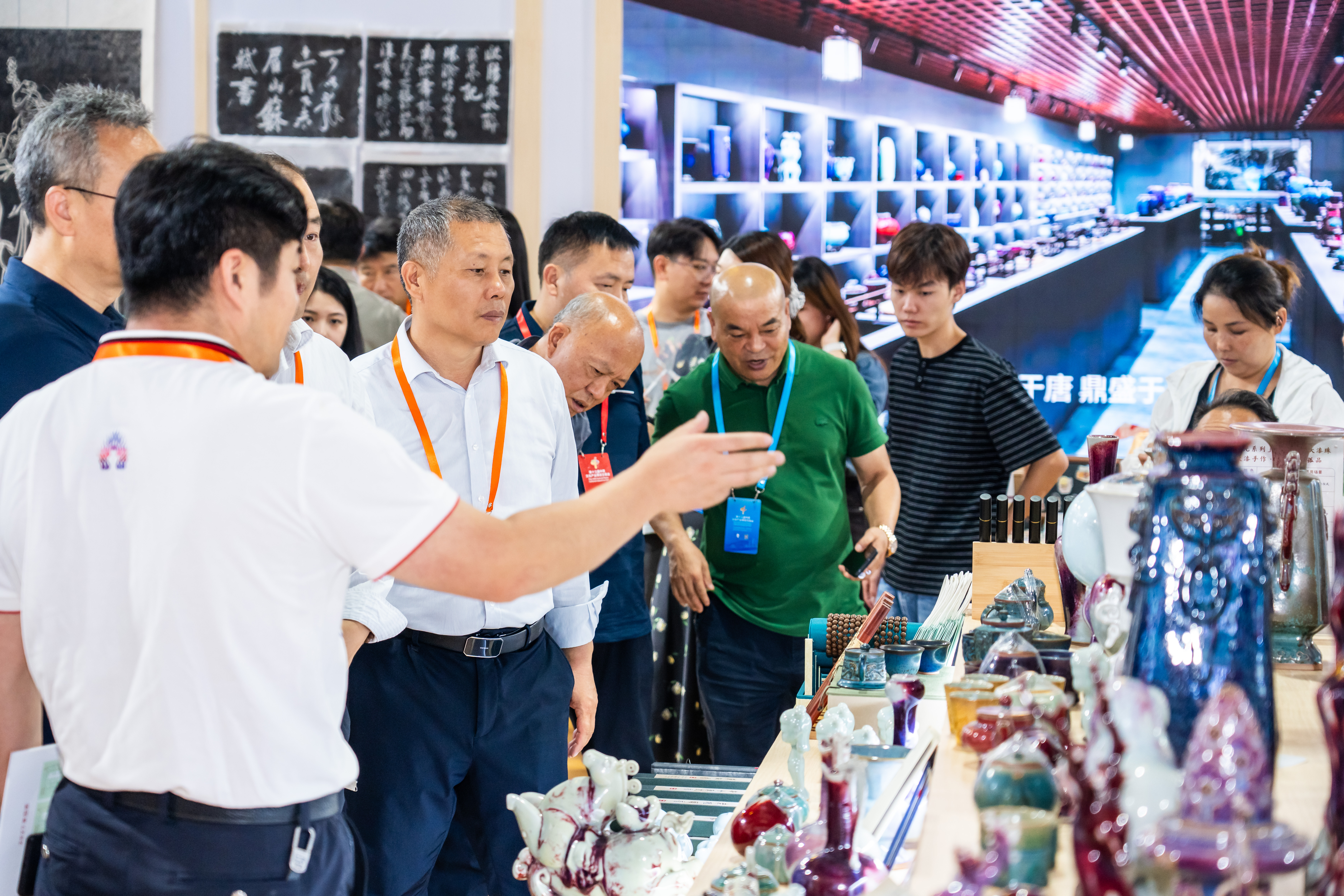 打卡第十三届中原文博会大象融媒展区，看AI解锁未来文化场景